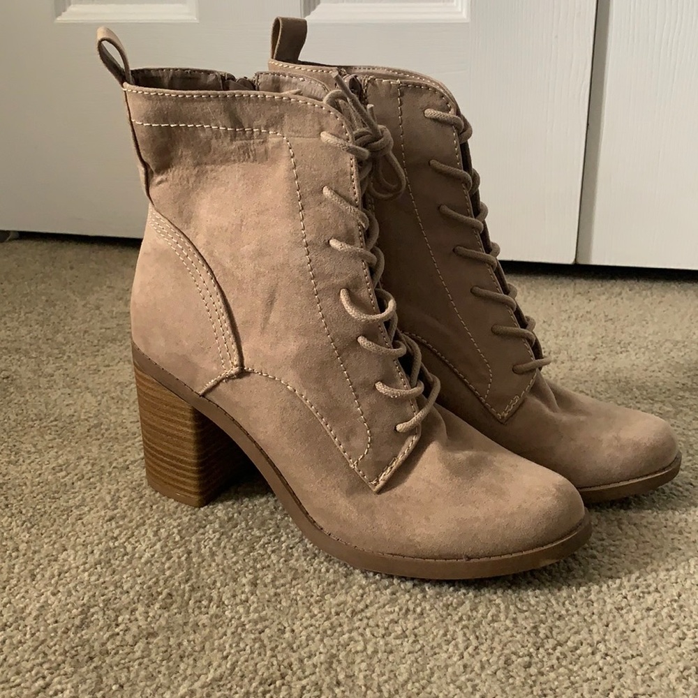 Universal Threads Tan Boots